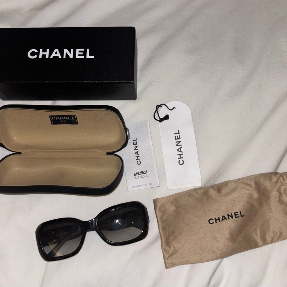 CHANEL Vintage Tortoise Shell Sunglasses - Picture 8 of 10